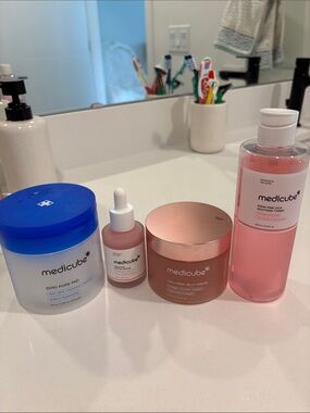 Medicube 4 piece bundle set